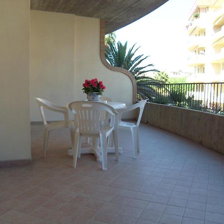 Residence Torre Del Mar Alba Adriatica Værelse billede