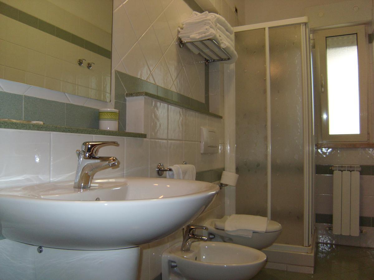 Residence Torre Del Mar Alba Adriatica Eksteriør billede