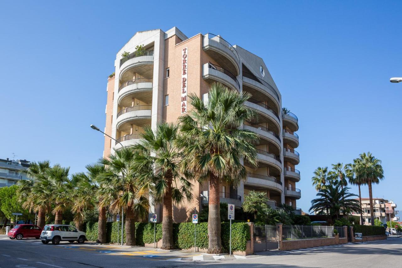 Residence Torre Del Mar Alba Adriatica Eksteriør billede